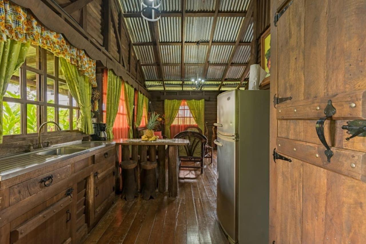 Cabanas Montanas Del Tenorio Rio Celeste Exterior photo